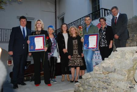 Prejemnika zlatega pečata Obrtno-podjetniške zbornice Slovenije: Frizerstvo Sežana in Jadran Sežana. Foto: Olga Knez